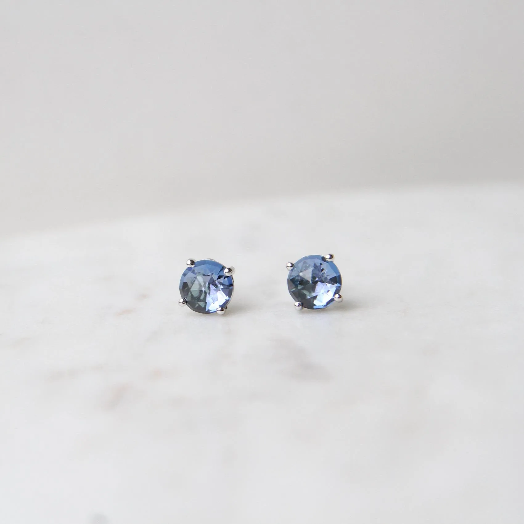 14k White Gold 6mm Round English Blue Topaz Post