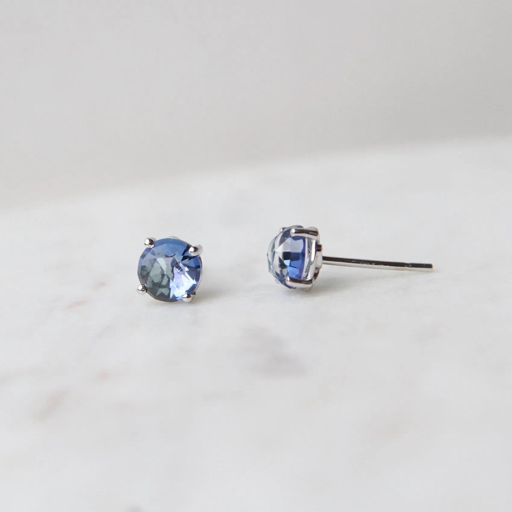14k White Gold 6mm Round English Blue Topaz Post