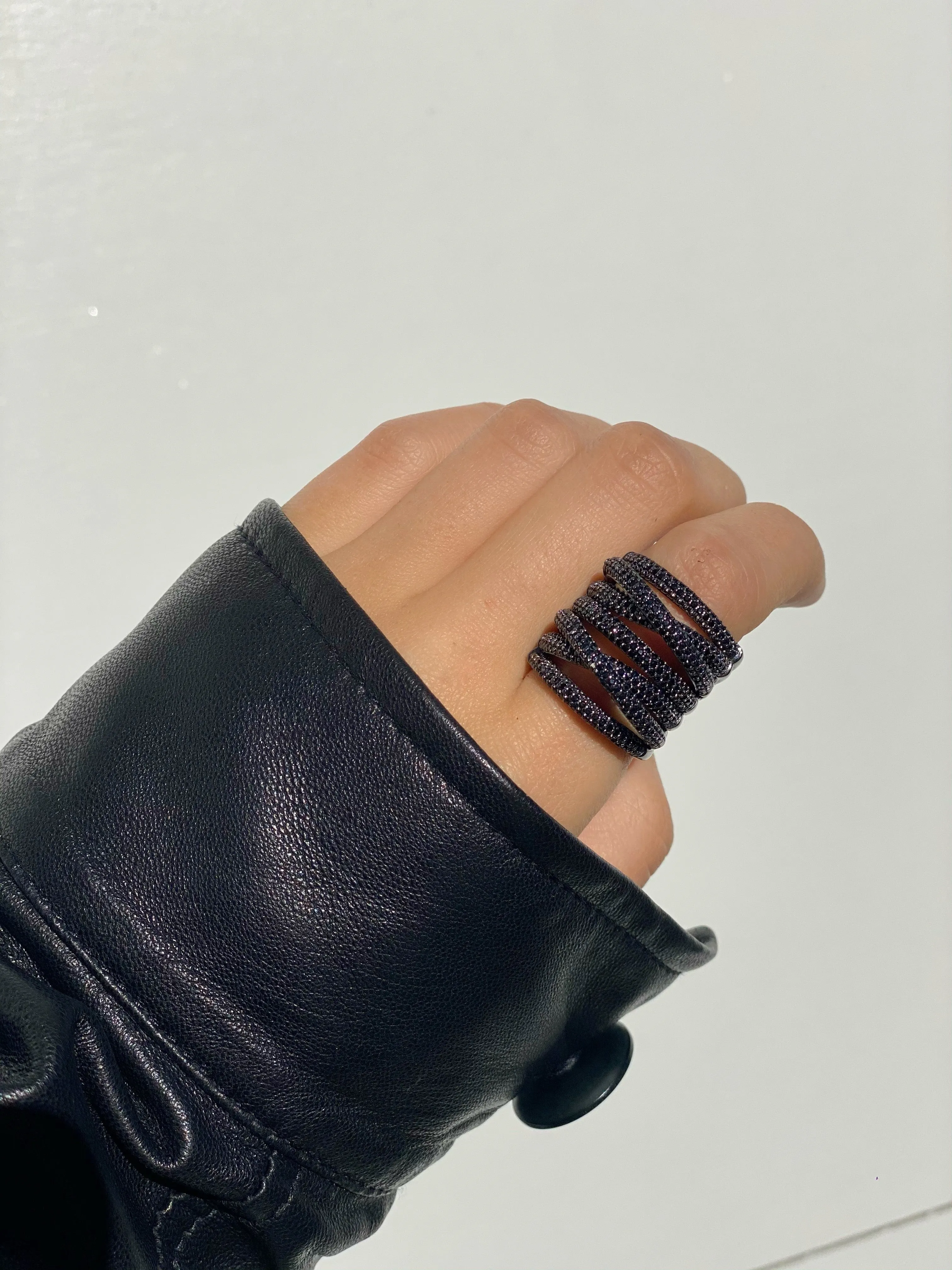 BELLA ROSE CROSSOVER RING
