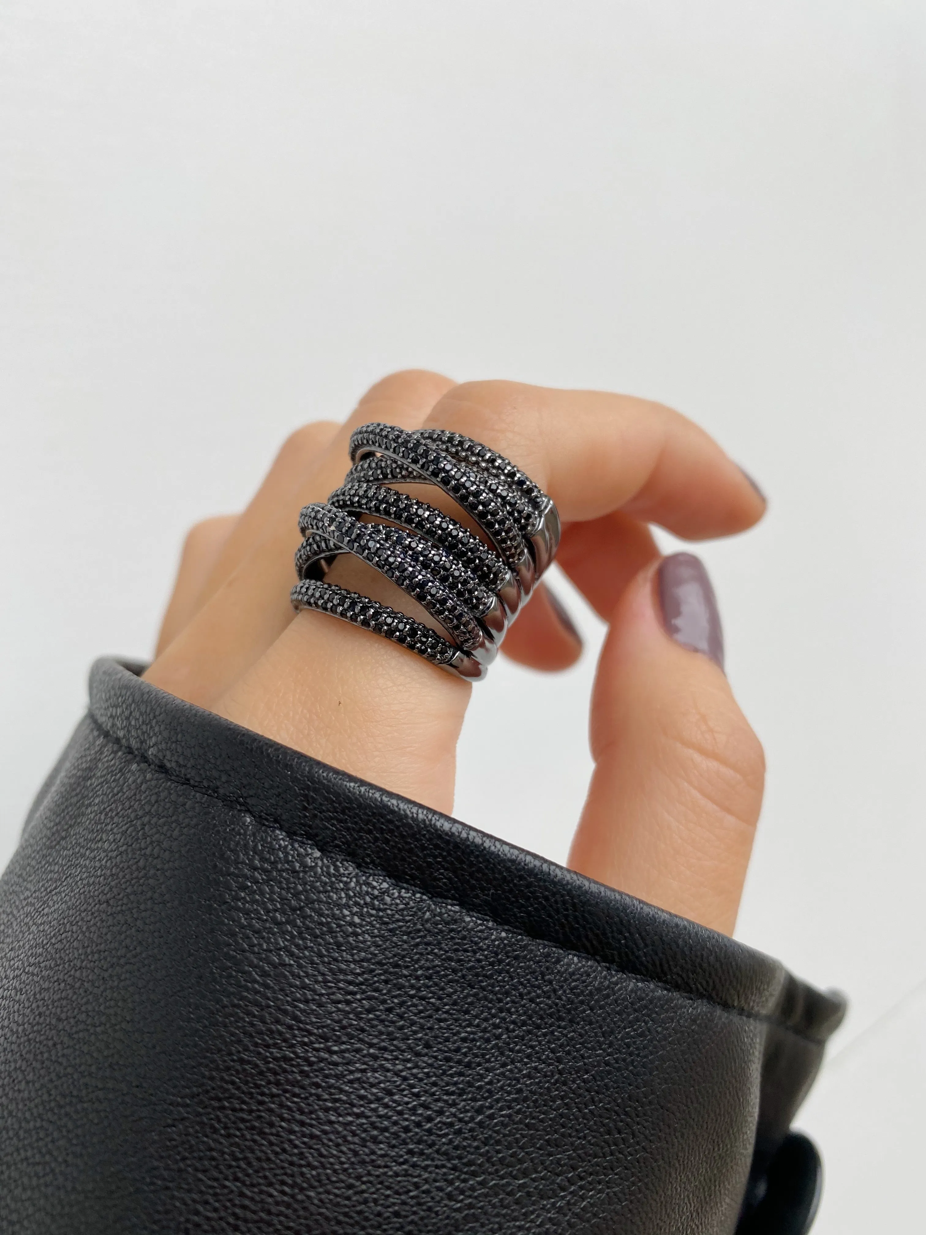 BELLA ROSE CROSSOVER RING