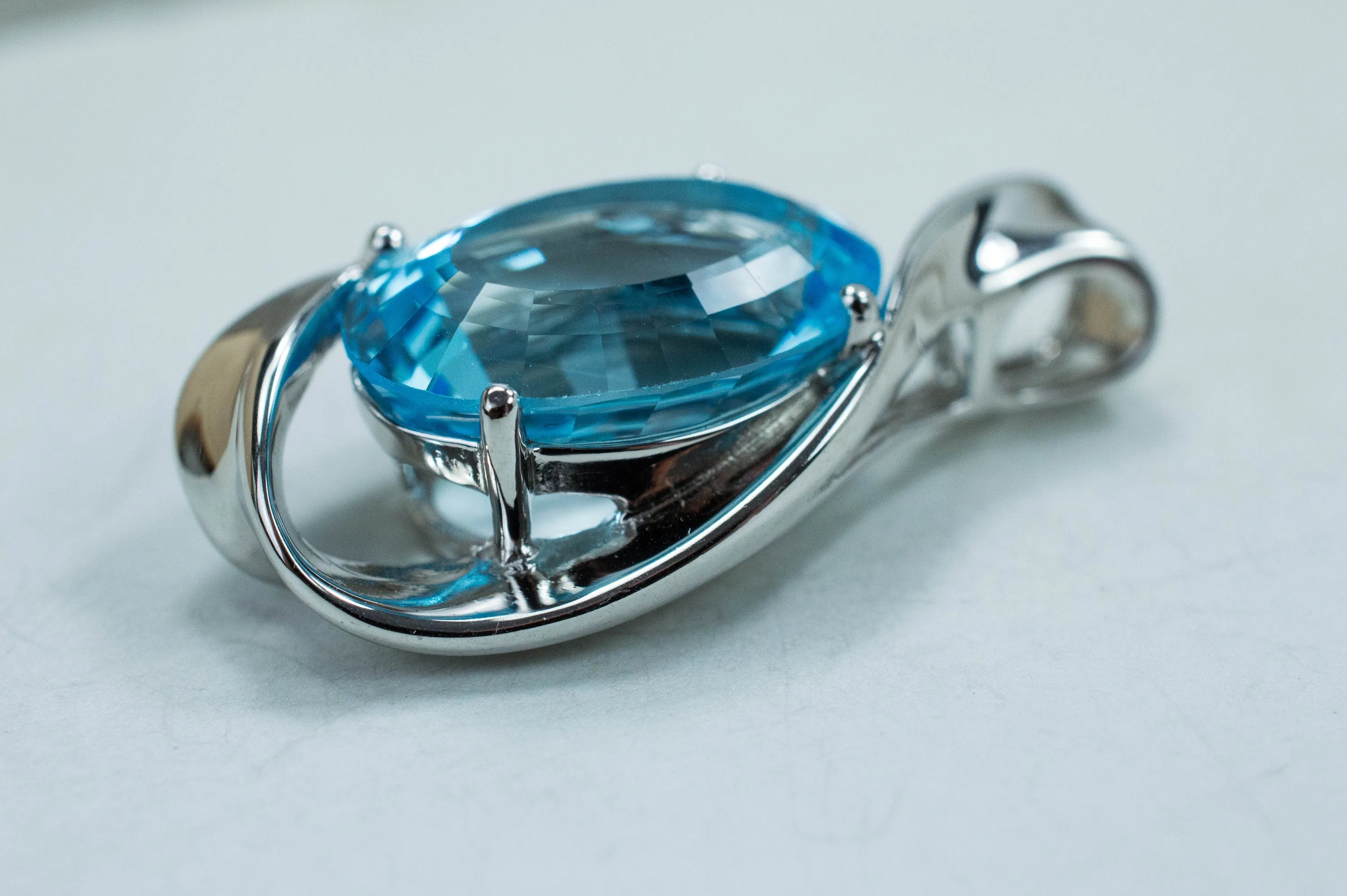 Blue Topaz Pendant; Genuine Brazilian Topaz; 15.660cts