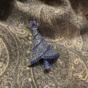 Icy Blue Christmas tree brooch with a star in gold tone.
