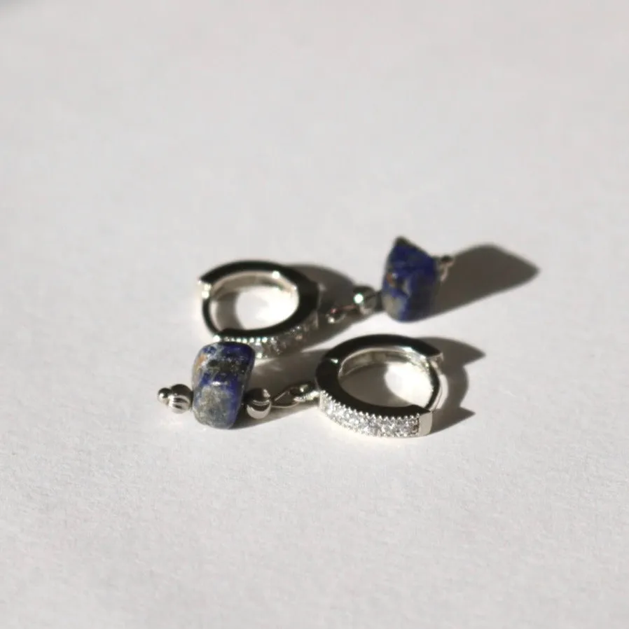 IVY LAPIS LAZULI HUGGIE EARRINGS IN PLATINUM