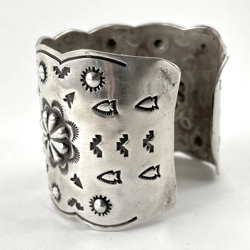 Large Vintage Tourist Bracelet<br>Size: L