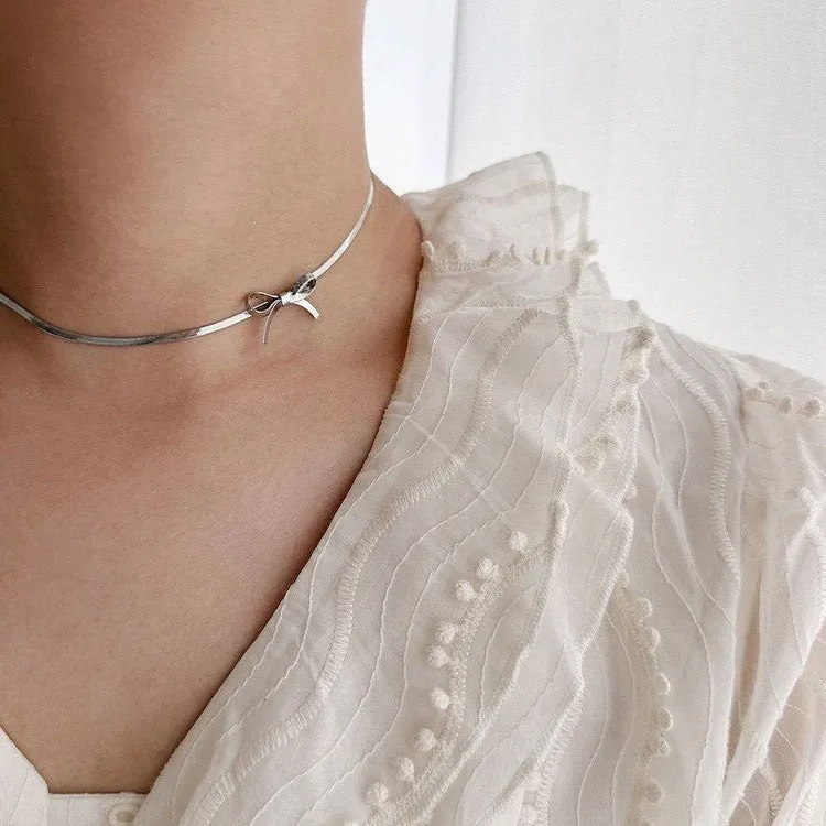Metal Bow Choker Necklace