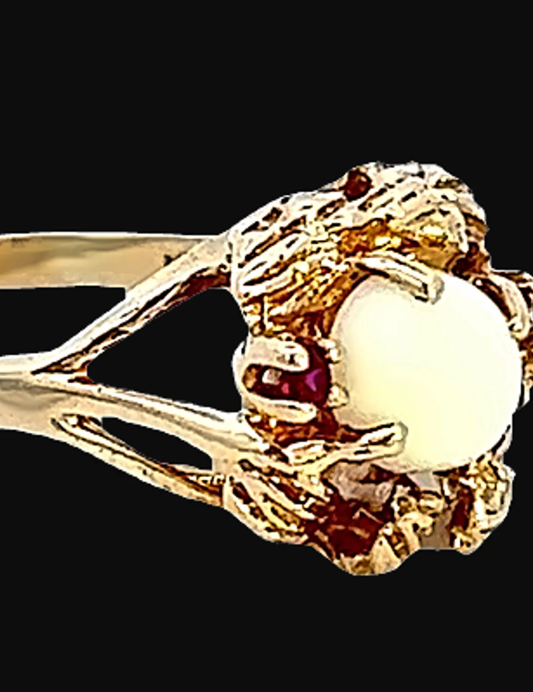 "Valentine's Glow: 10K Yellow Gold Opal Ring"