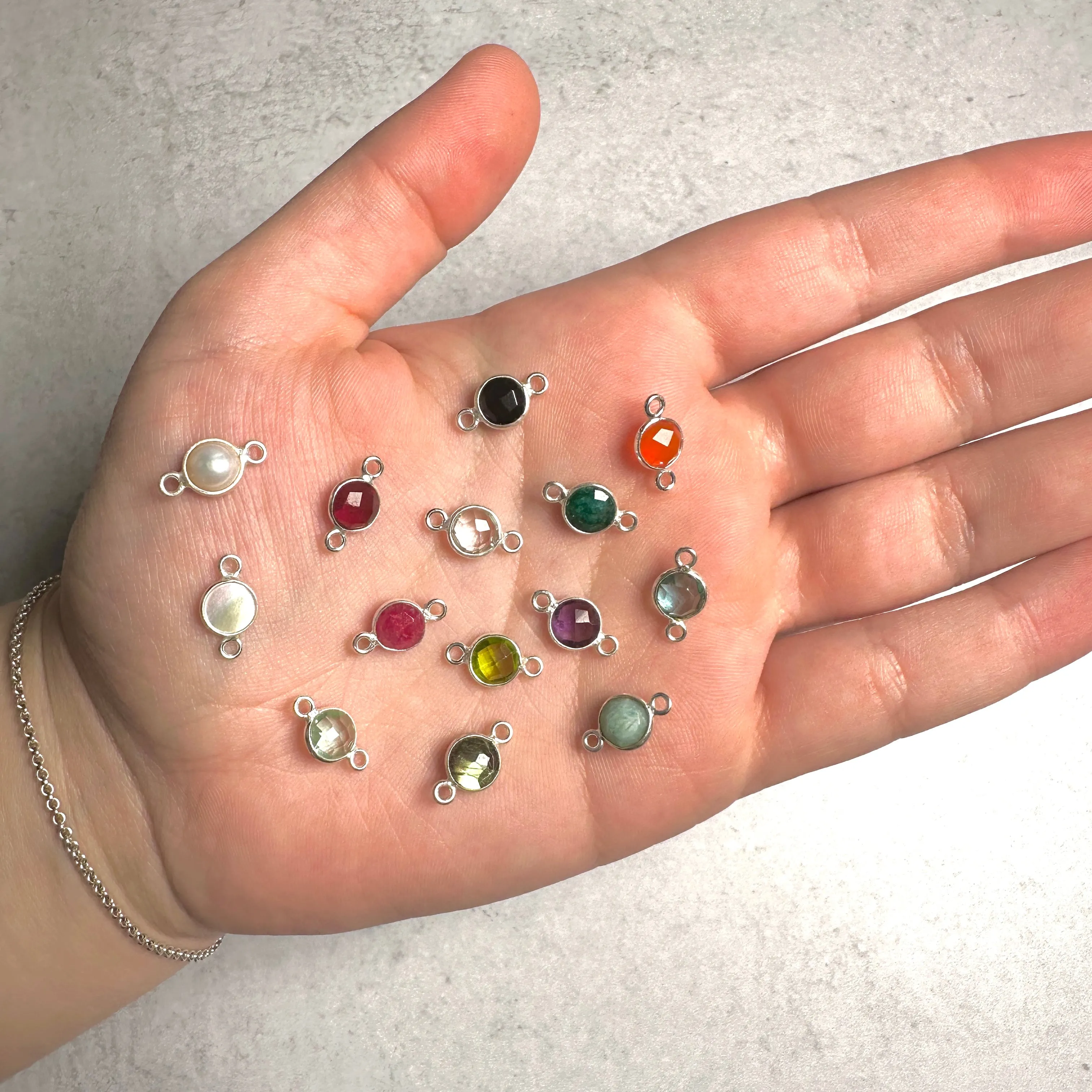 Small Round Channel Set Pearl Connector
