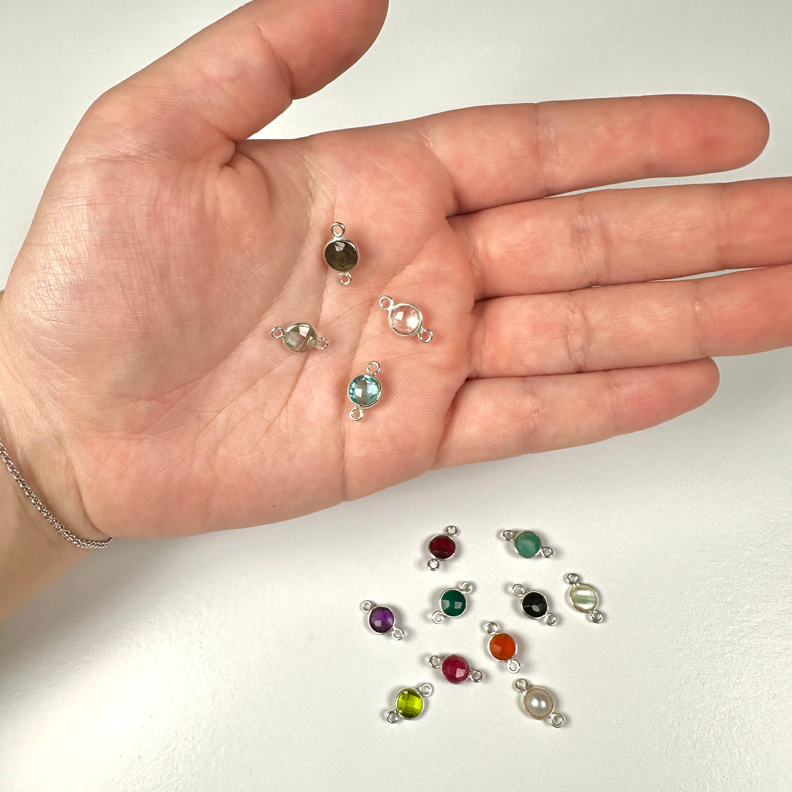 Small Round Channel Set Pearl Connector