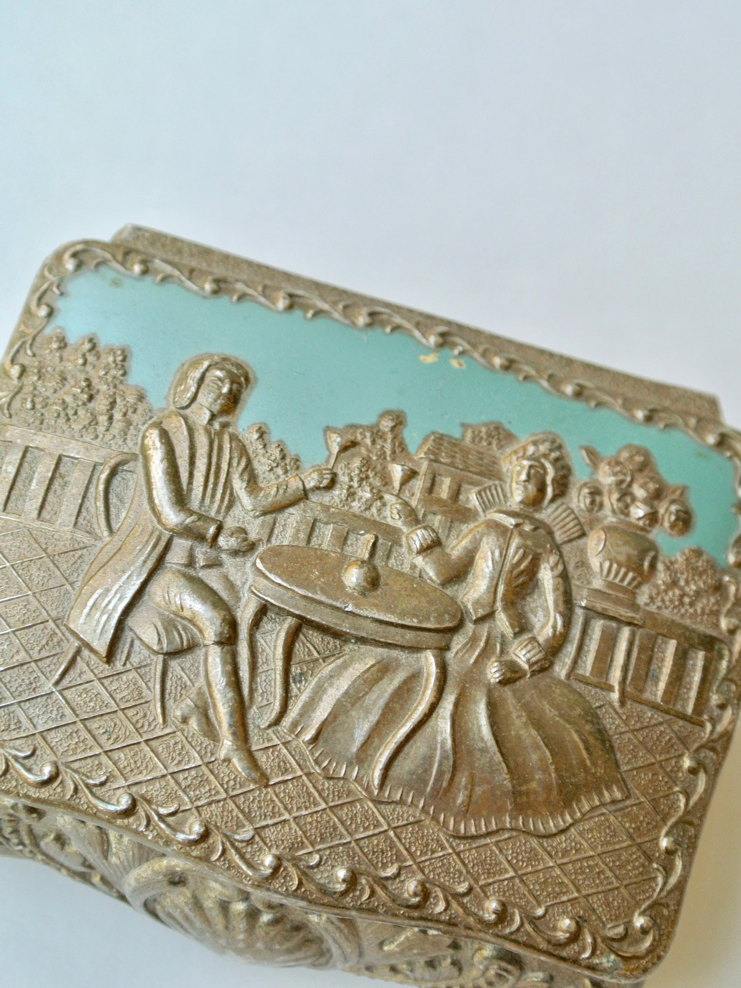 The Bridgerton Ring Box (small)