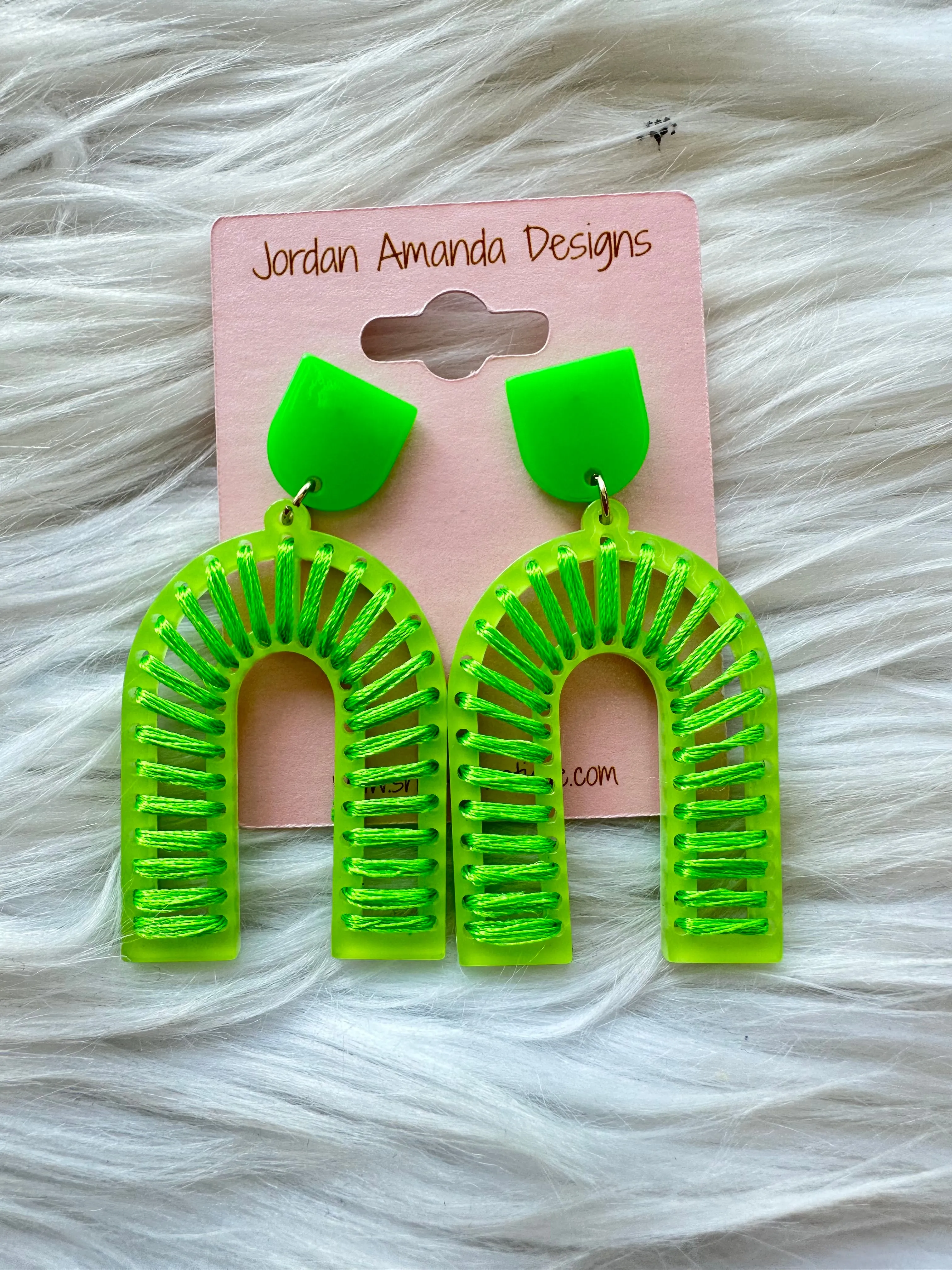 U-Dangle Earring