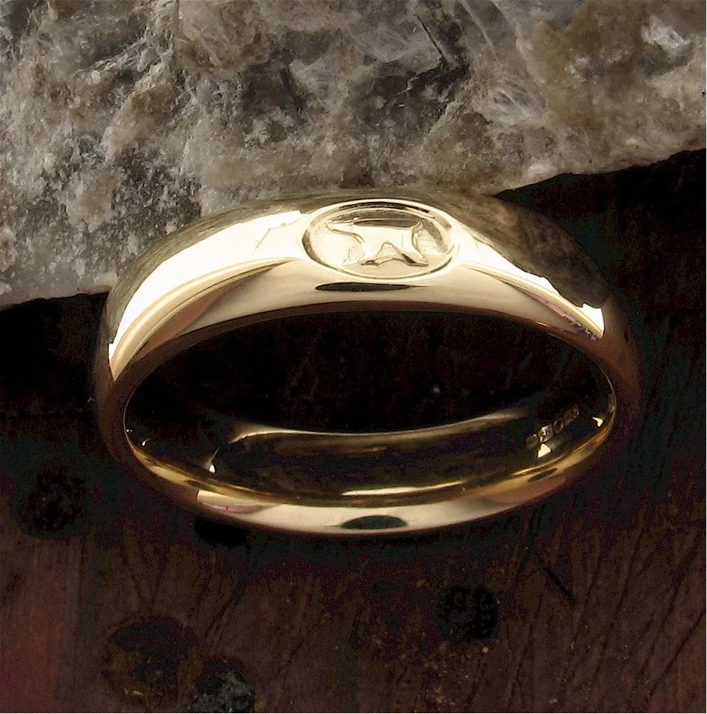 Wedding ring 5mm to 6mm Gretna Green Anvil yellow gold medium court