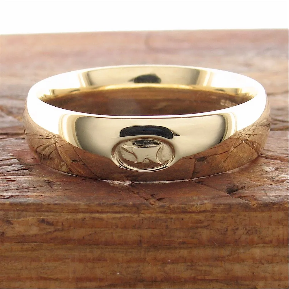 Wedding ring 5mm to 6mm Gretna Green Anvil yellow gold medium court